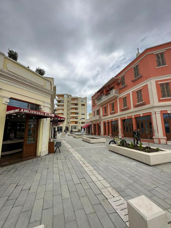 Central Charm Apartments Вльора Екстер'єр фото