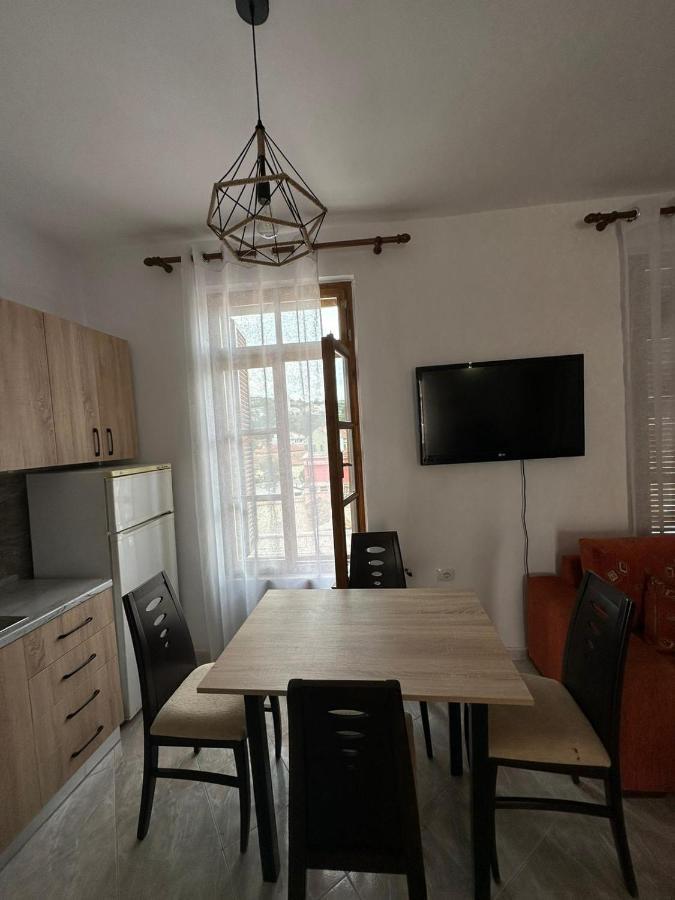 Central Charm Apartments Вльора Екстер'єр фото