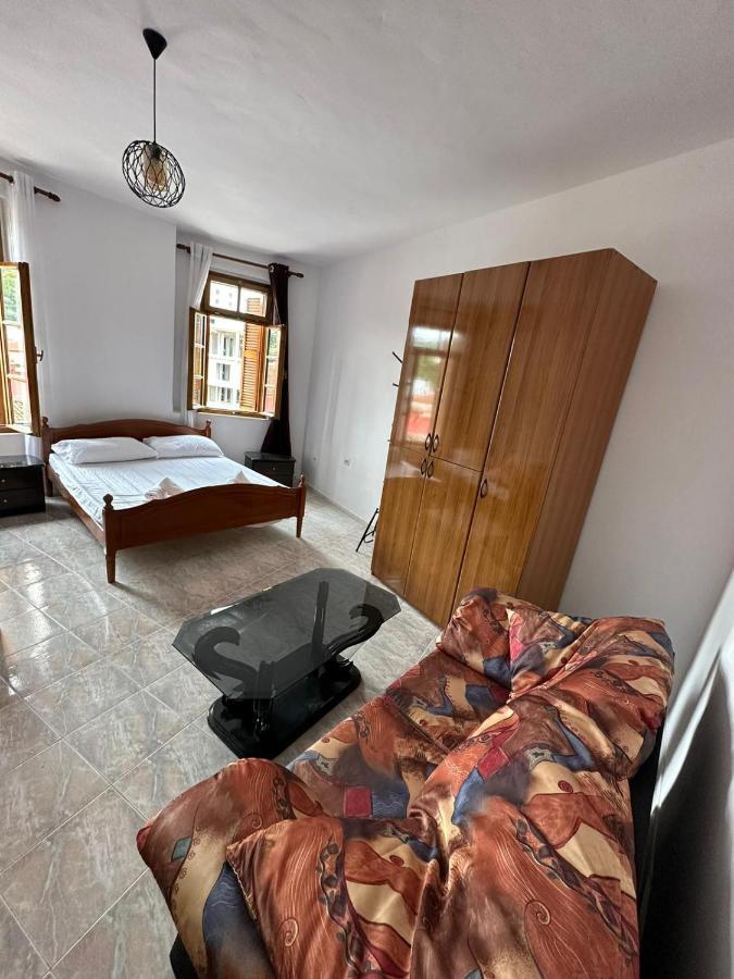 Central Charm Apartments Вльора Екстер'єр фото