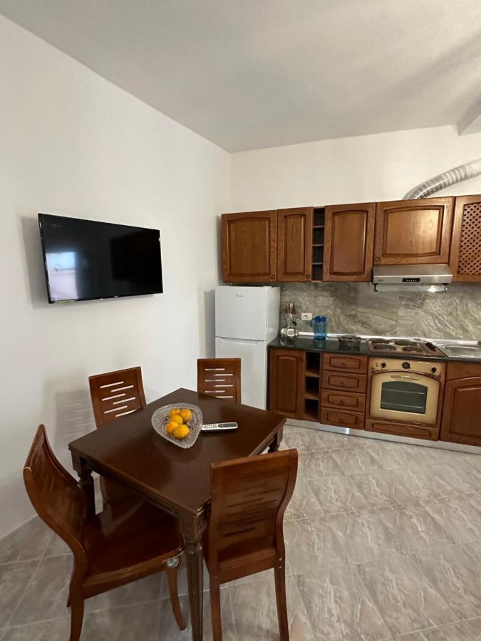 Central Charm Apartments Вльора Екстер'єр фото